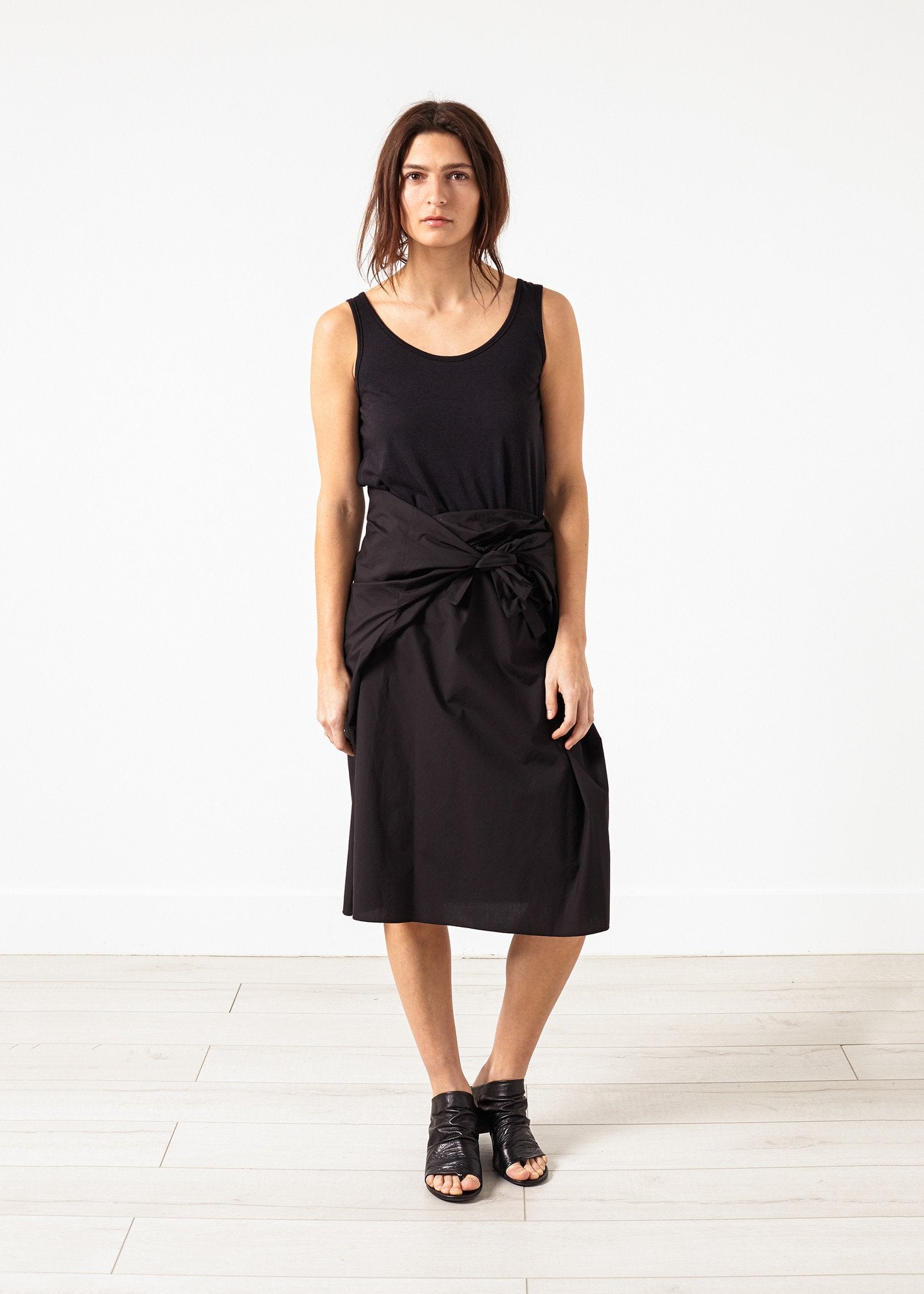 Bow Skirt in Black right Bow Skirt in Black