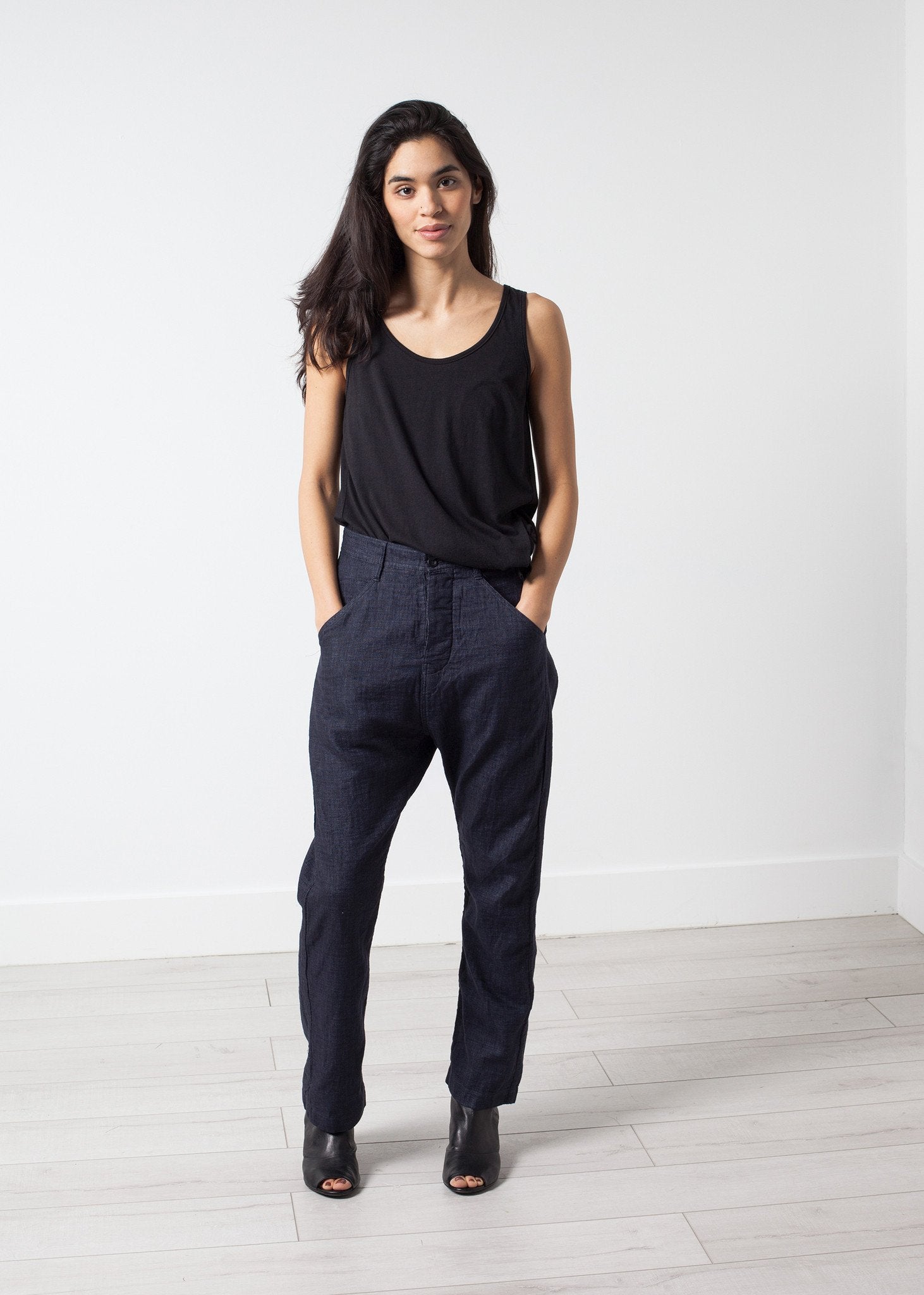 Balan Pant in Linen right Balan Pant in Linen