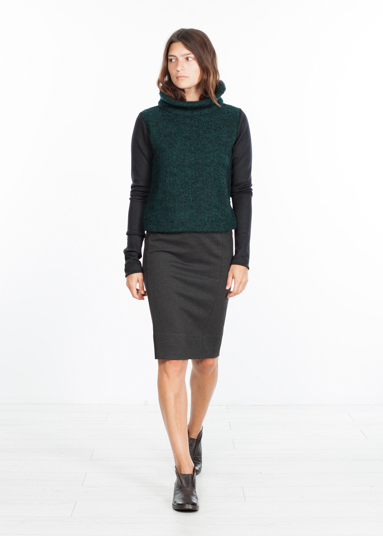 Boucle Turtle Neck in Green/Black right Boucle Turtle Neck in Green/Black