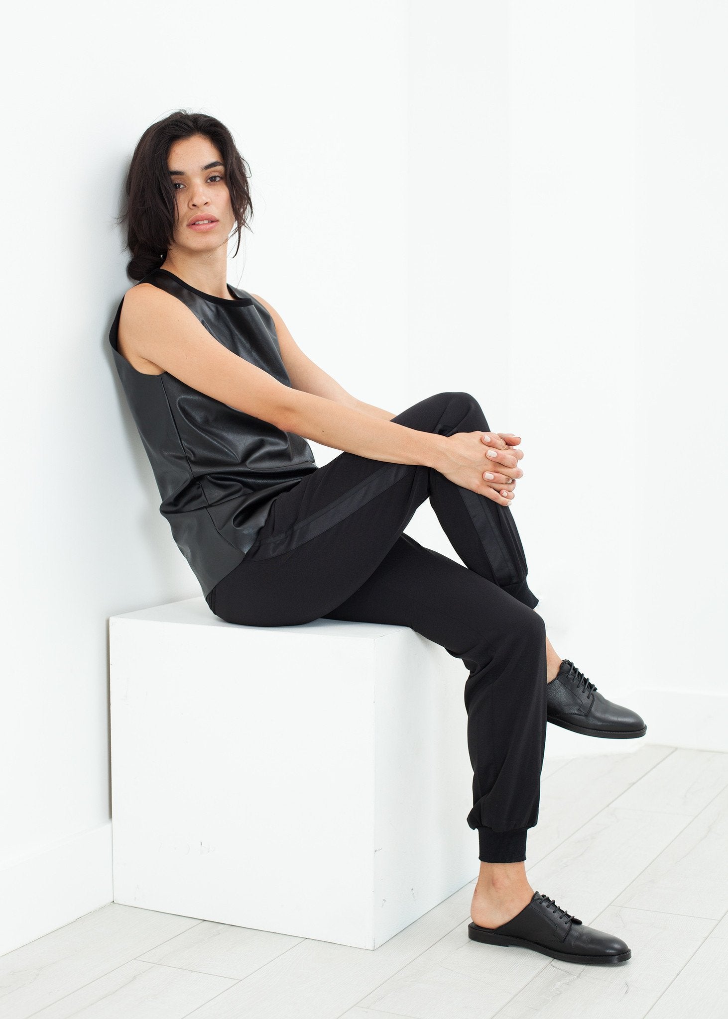 Camiliah Trouser in Black right Camiliah Trouser in Black
