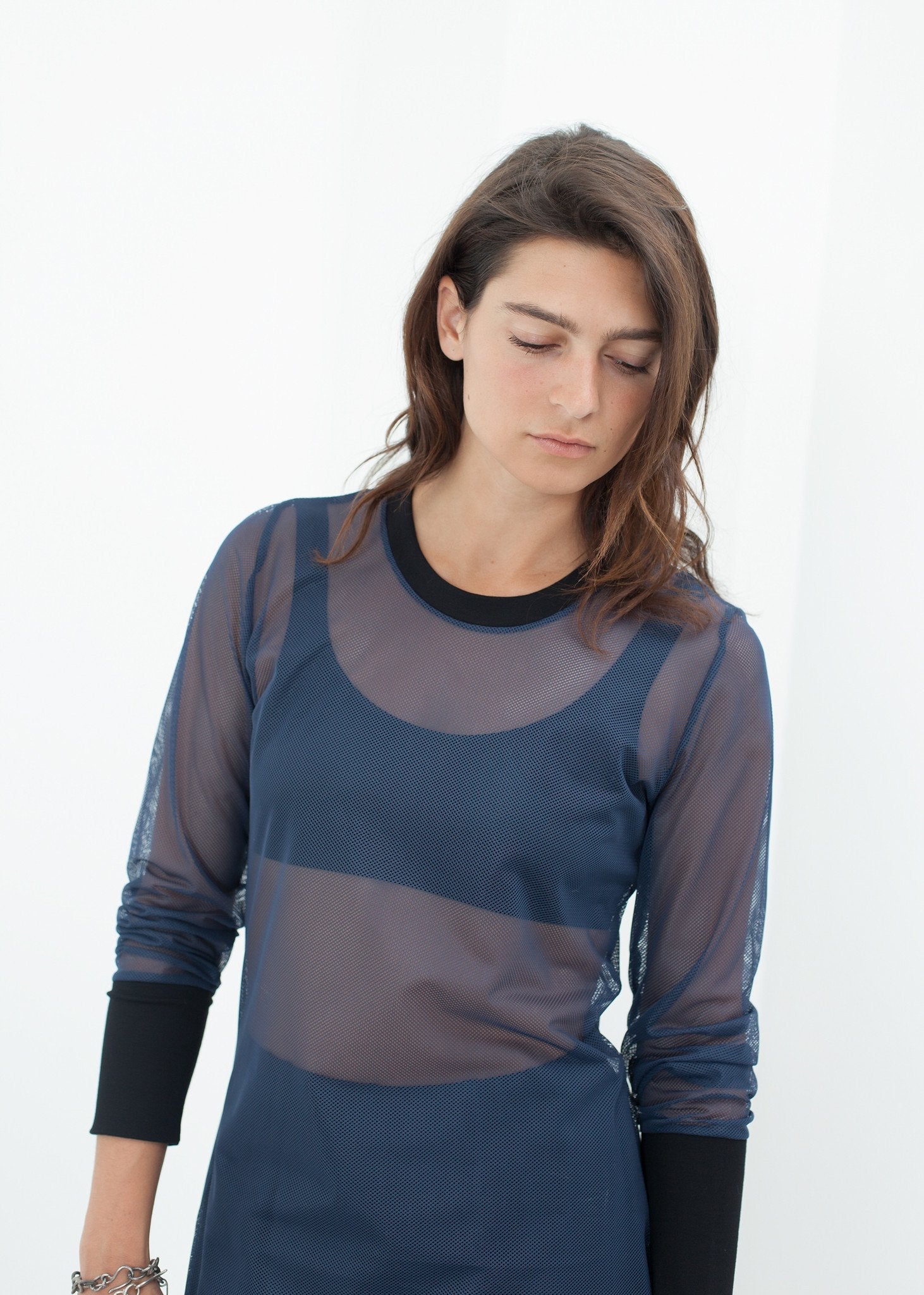 Cuffed Mesh Tee in Navy/Black right Cuffed Mesh Tee in Navy/Black