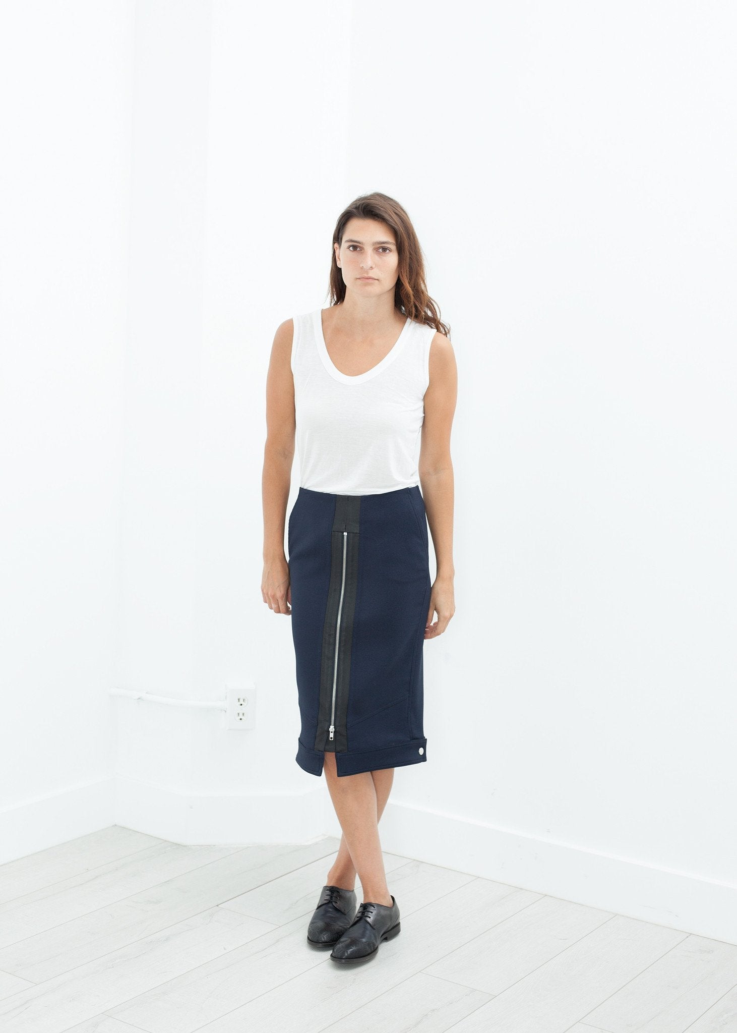 Contrast Zipper Skirt in Navy right Contrast Zipper Skirt in Navy