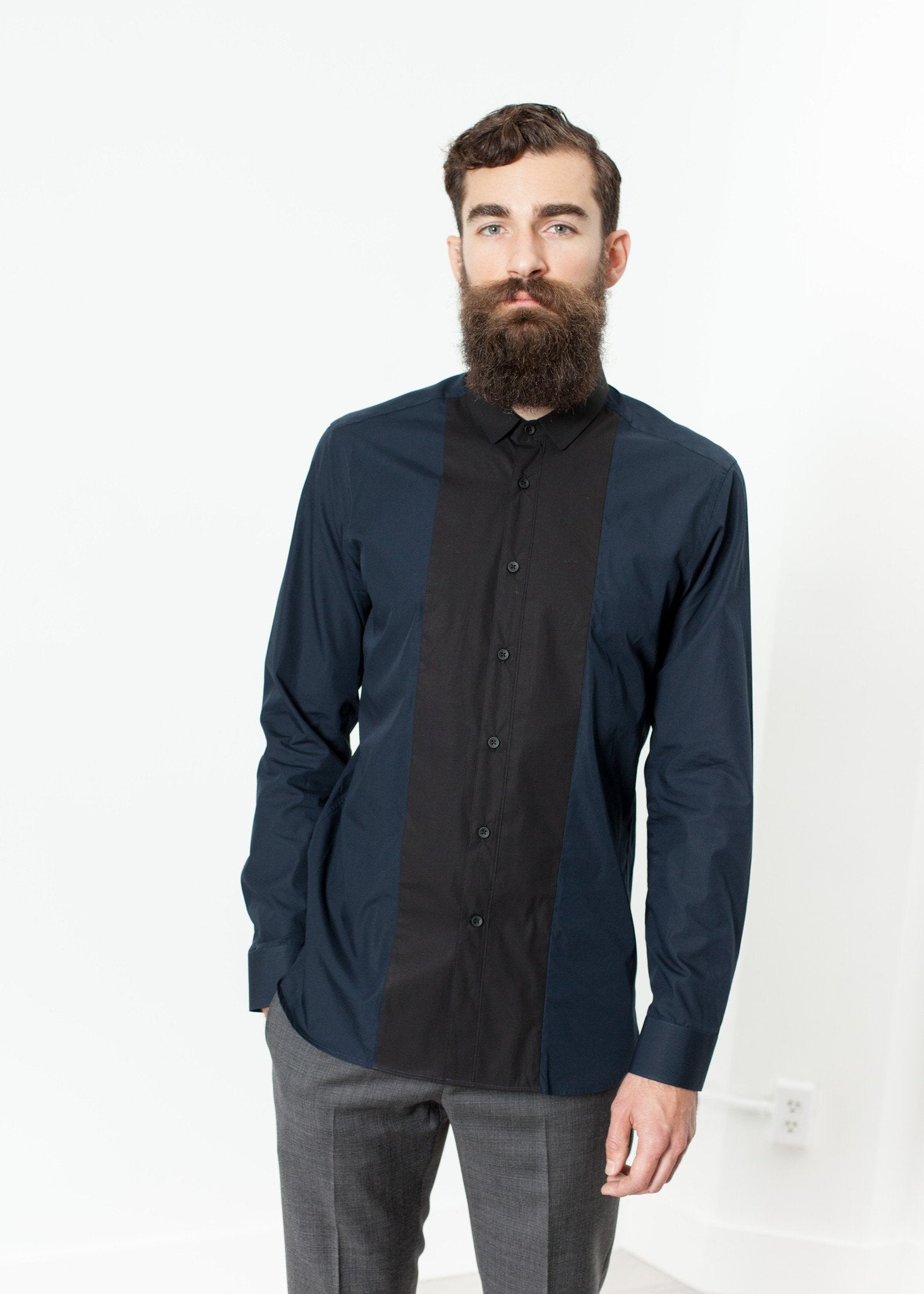 Camicia Classic Shirt in Navy right Camicia Classic Shirt in Navy