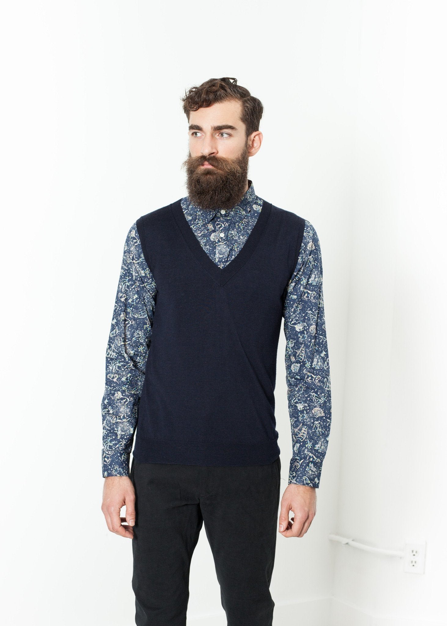 Basic Gilet in Navy right Basic Gilet in Navy