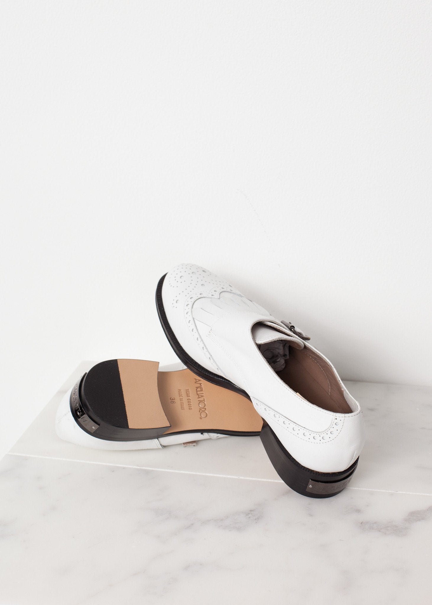 Golf Shoe in White - raj