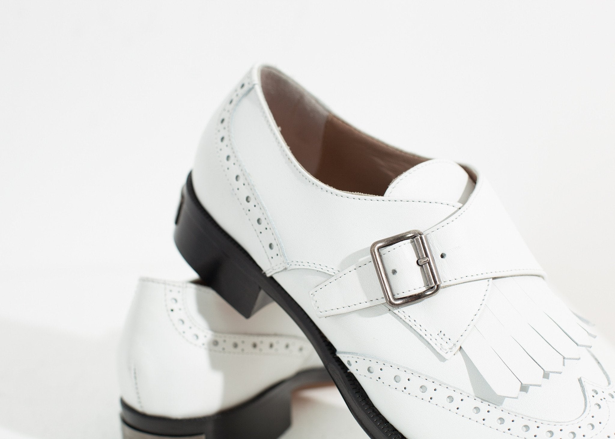 Golf Shoe in White - raj