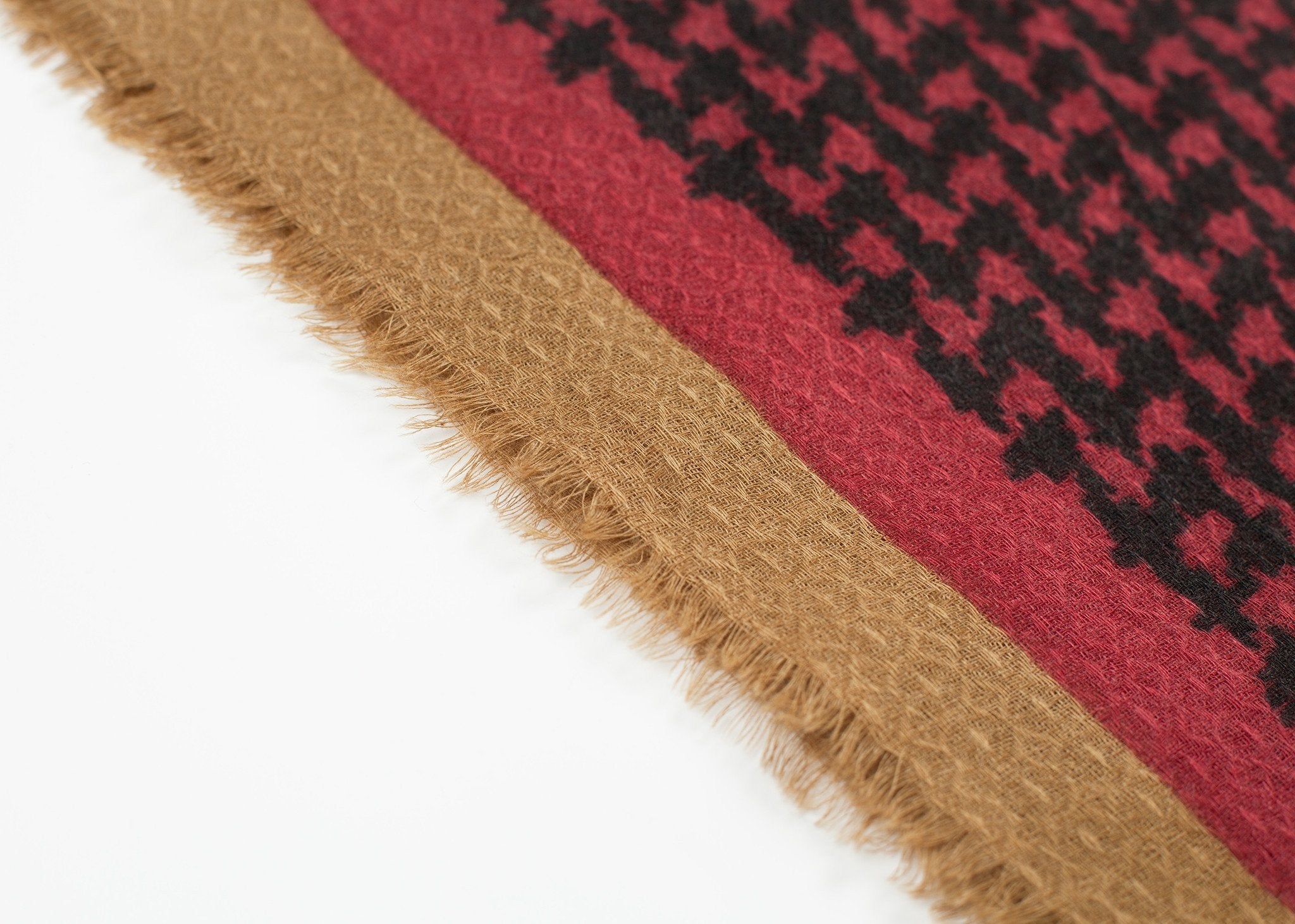 Houndstooth Square in Rouge - raj