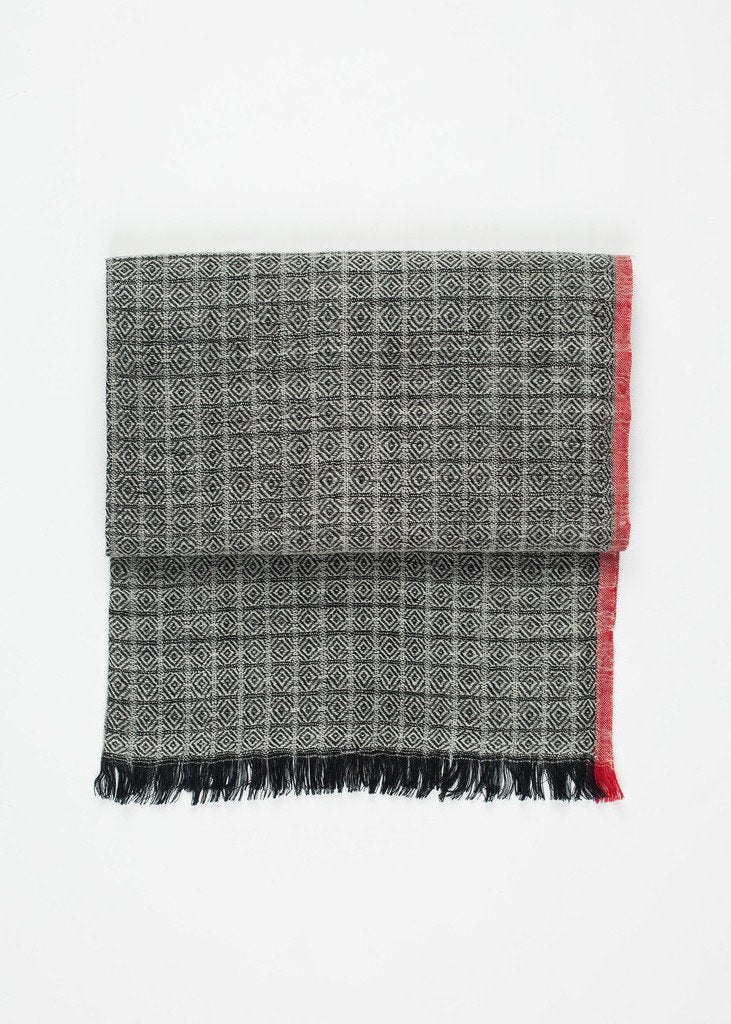 Diamond Scarf in Black/Natural right Diamond Scarf in Black/Natural