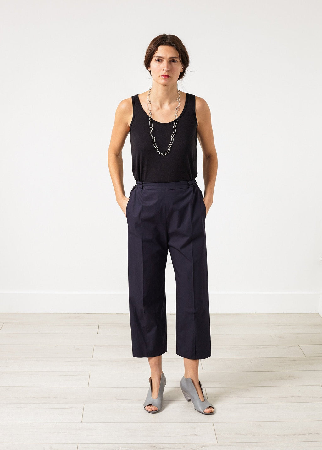 Wide Cropped Trouser in Navy -nadeem