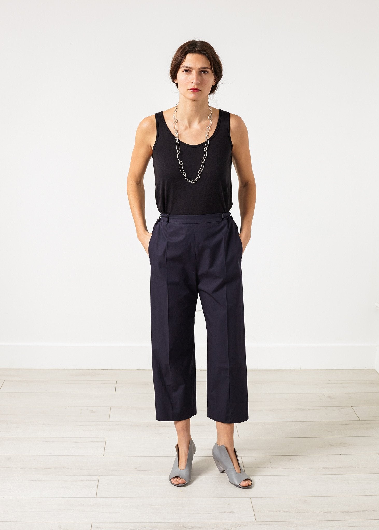Wide Cropped Trouser in Navy -nadeem