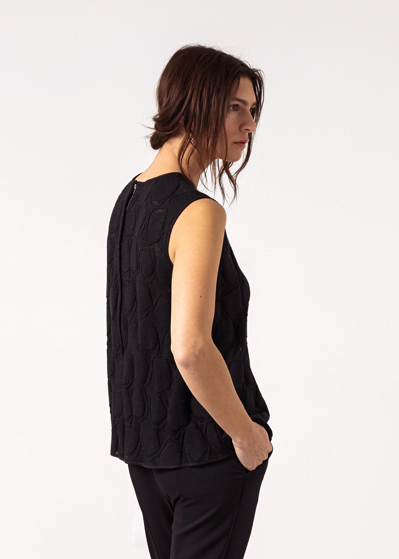 Zip Back Circle Blouse in Black -nadeem