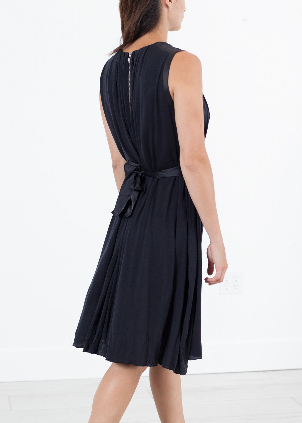 Sleeveless Pleated Dress in Navy - raj