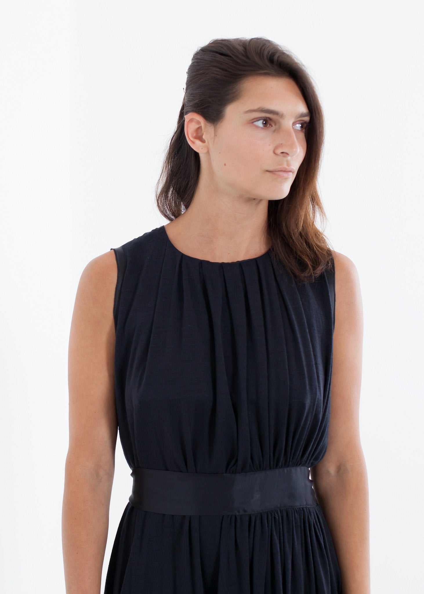 Sleeveless Pleated Dress in Navy - raj