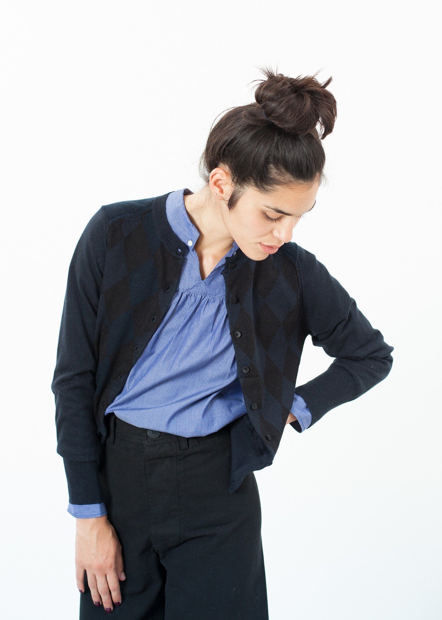 Quilt Pattern Cardigan in Black/Navy -nadeem