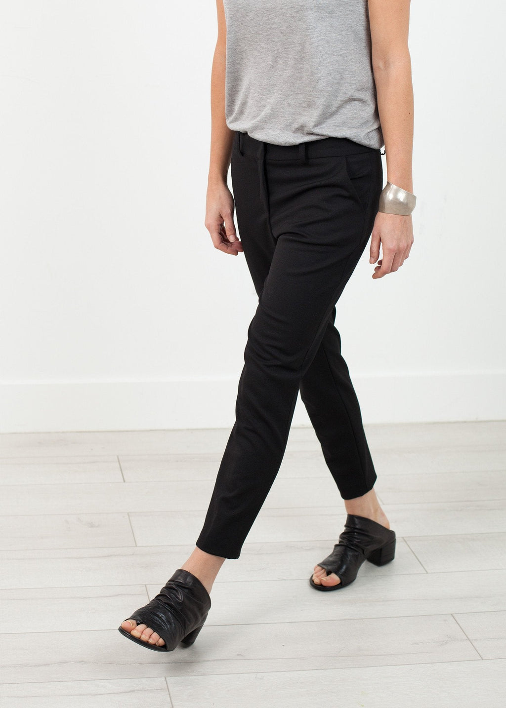 Stretch Fitted Pant in Black - raj