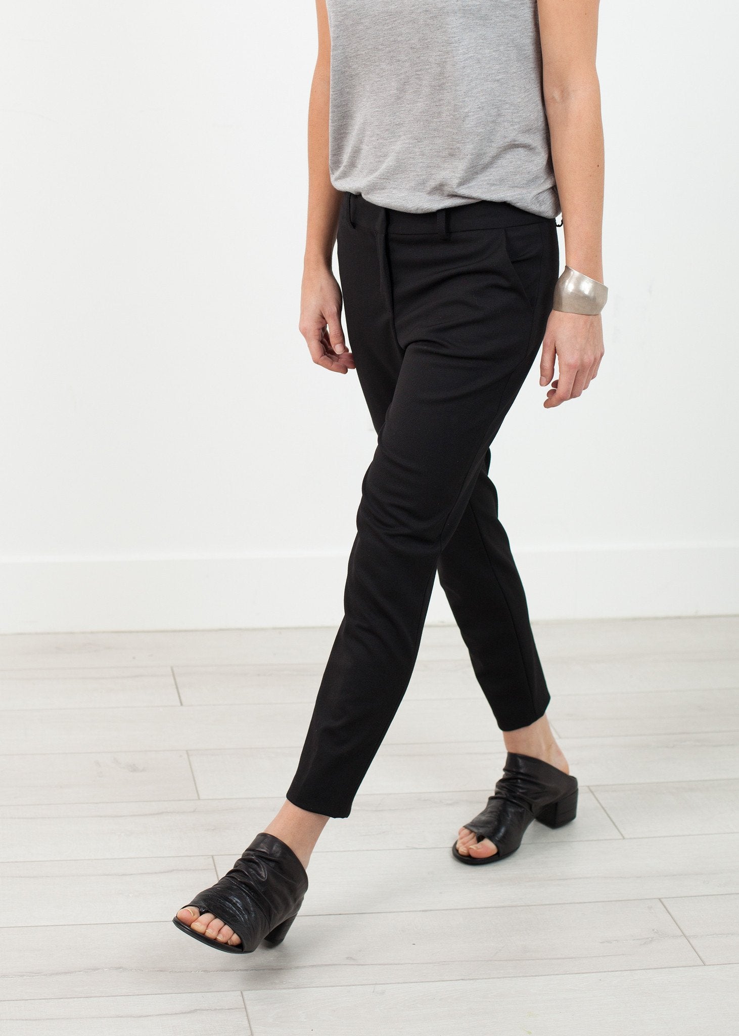 Stretch Fitted Pant in Black - raj