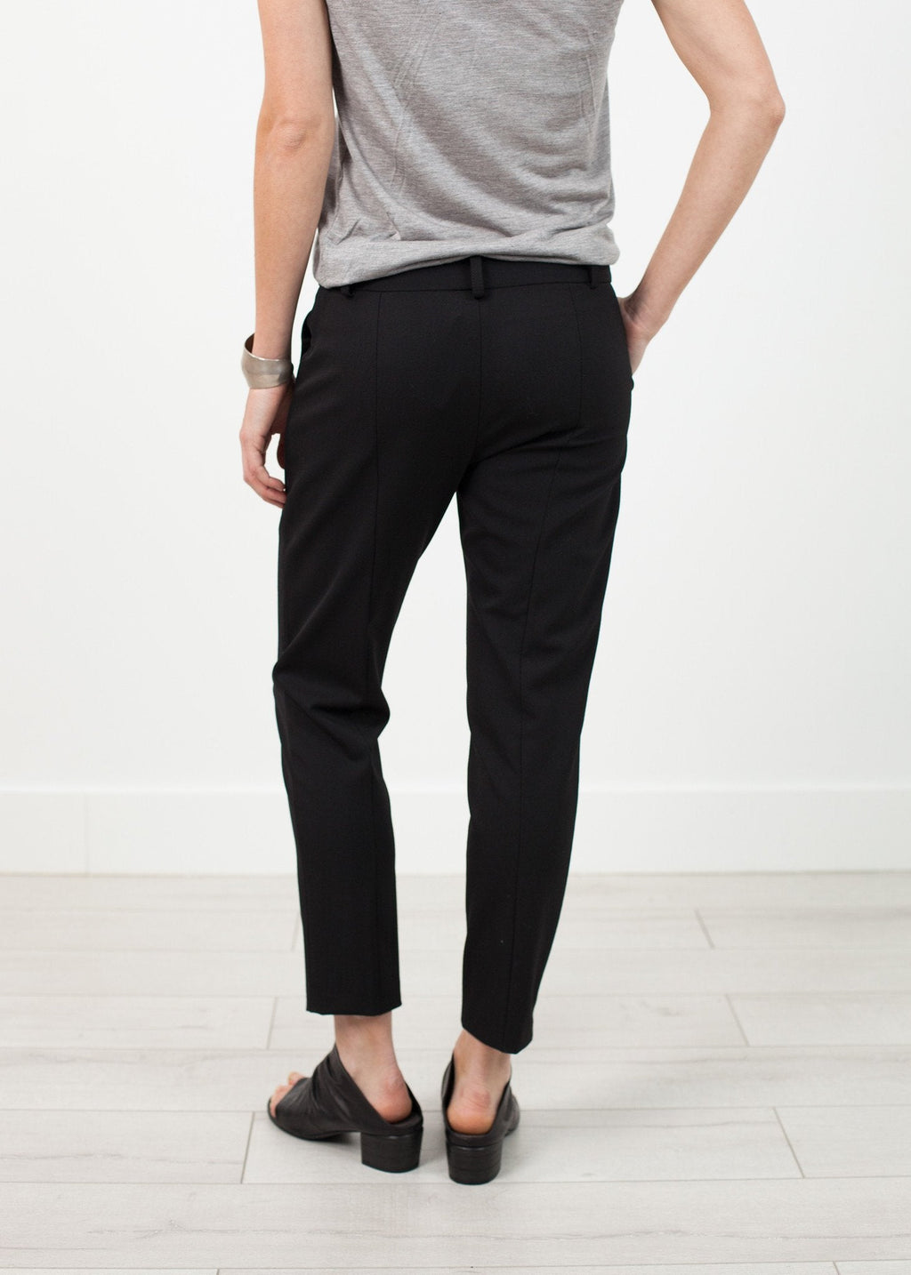 Stretch Fitted Pant in Black - raj