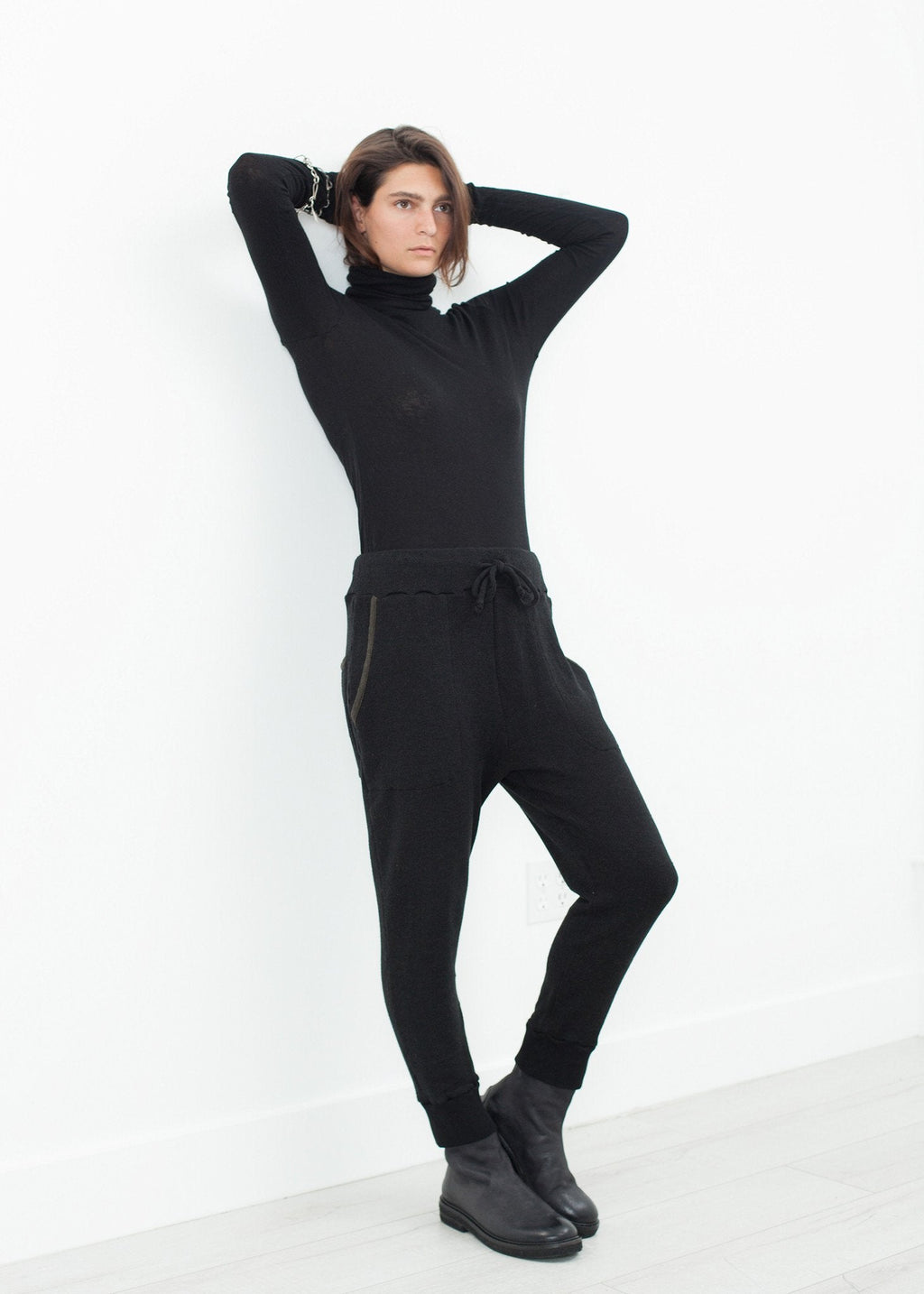 Highsoft Cropped Sweat in Black - raj