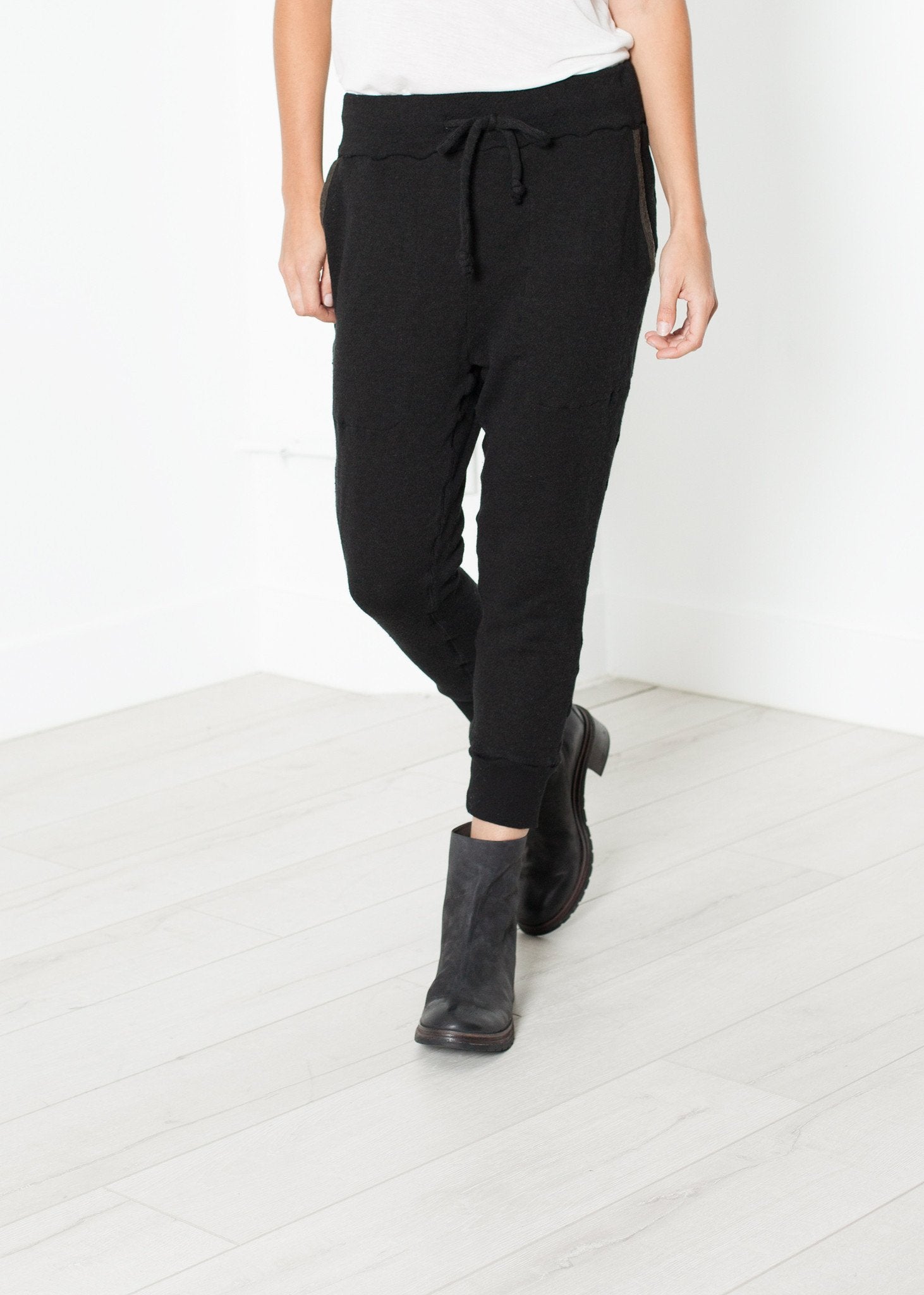 Highsoft Cropped Sweat in Black - raj