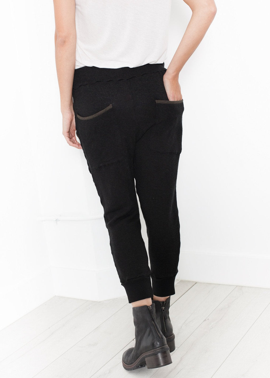 Highsoft Cropped Sweat in Black - raj