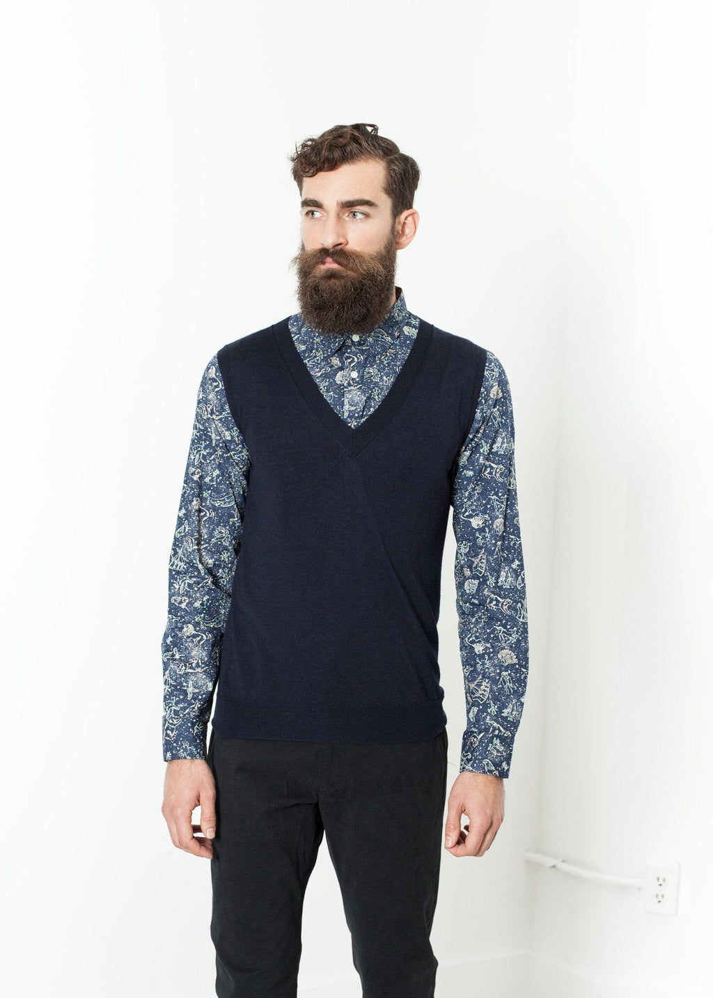 Basic Gilet in Navy right Basic Gilet in Navy