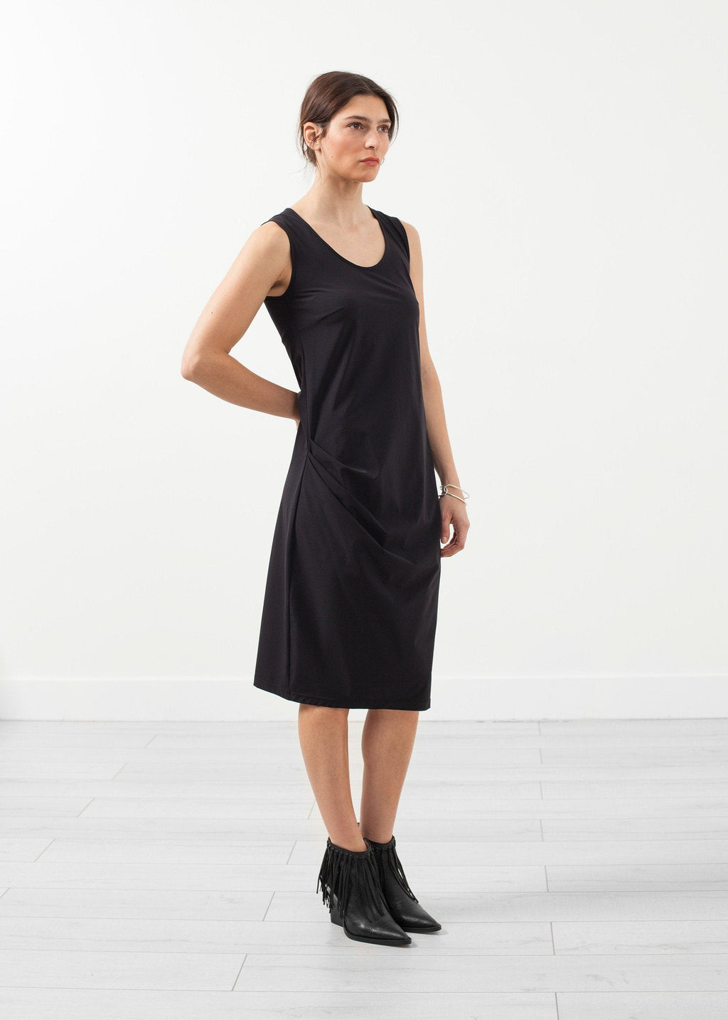 Sleeveless Fitted Dress -nadeem