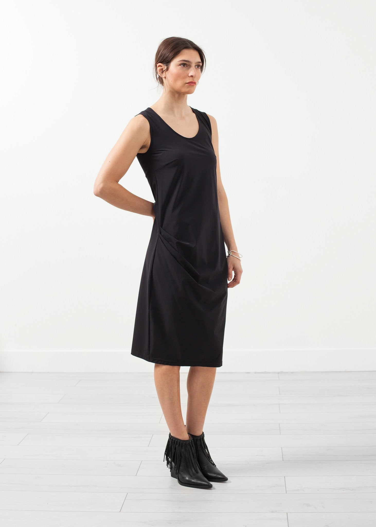Sleeveless Fitted Dress -nadeem