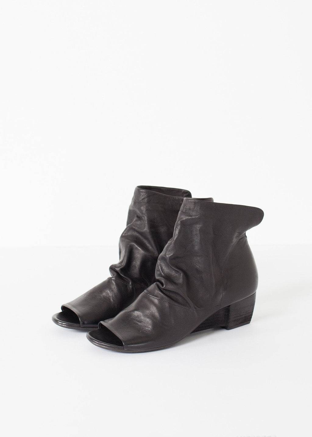 Block Wedge in Black right Block Wedge in Black