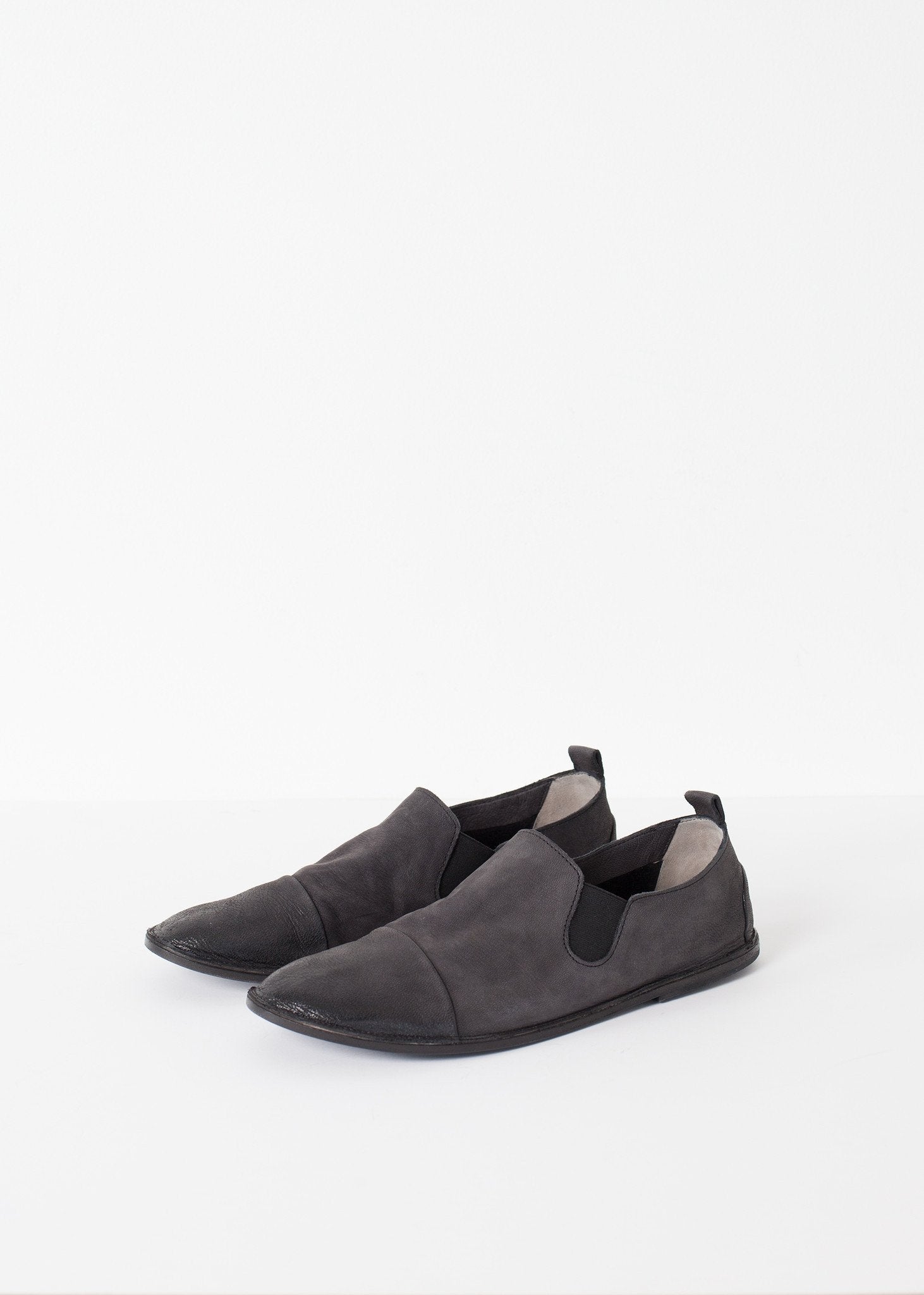 Low Chelsea Boot in Black right Low Chelsea Boot in Black