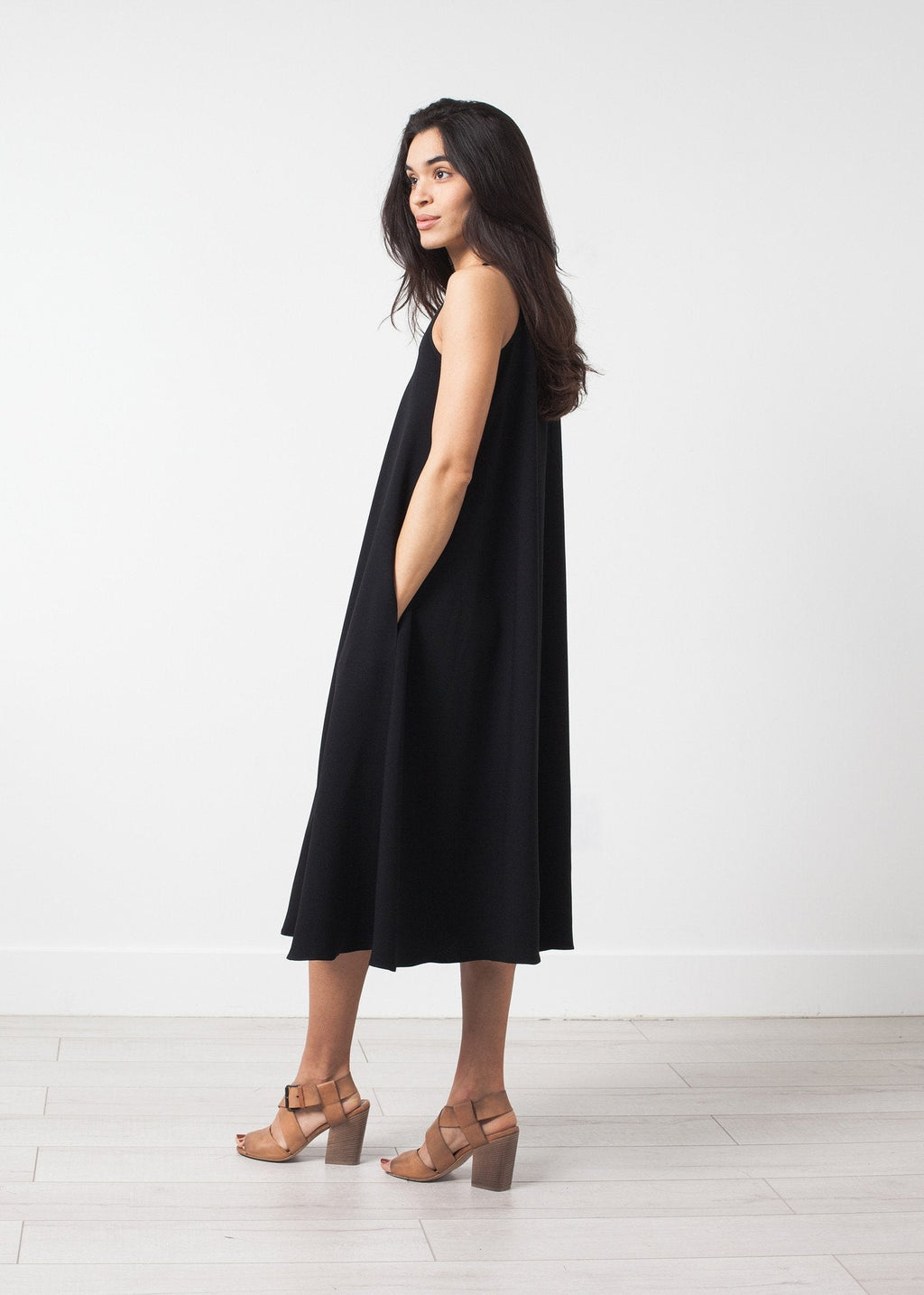 Sleeveless Flow Dress -nadeem